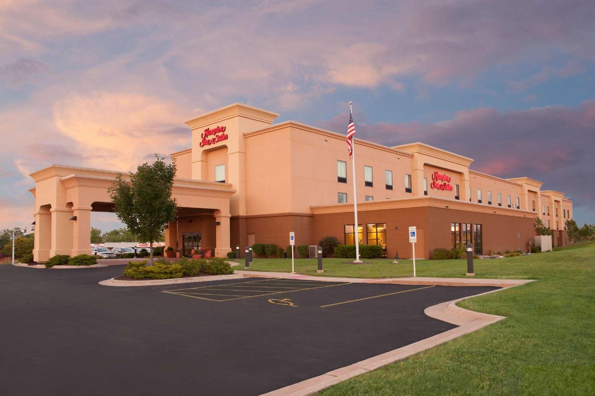 Hampton Inn & Suites Moline-Quad City Int'L Aprt Exterior photo